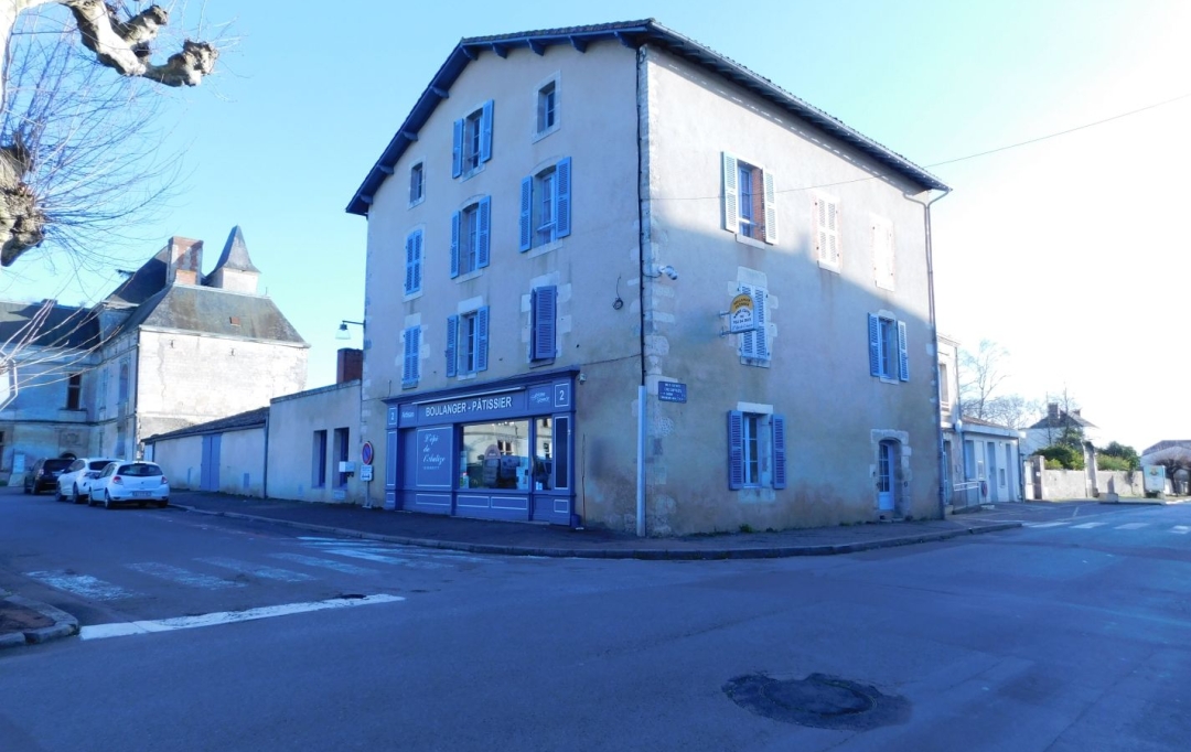 FAMICITY DIJON : Office | COULONGES-SUR-L'AUTIZE (79160) | 425 m2 | 172 000 € 