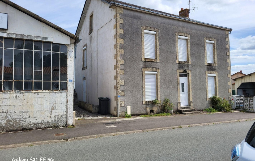 FAMICITY DIJON : House | SAINT-HILAIRE-DE-VOUST (85120) | 188 m2 | 142 000 € 